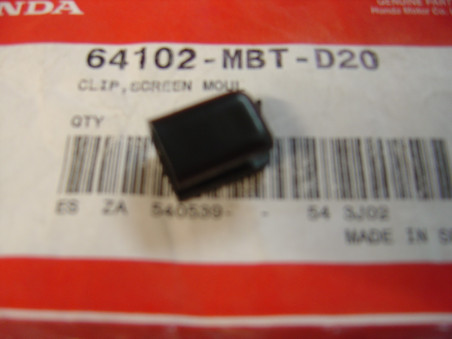 Agrafe de moulure de pare brise de XL1000V 2003 HONDA 64102-MBT-D20