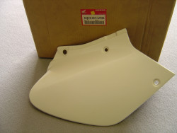 Cache latéral droit Honda XR400R 96/05 – Réf. 83510KCY670ZA