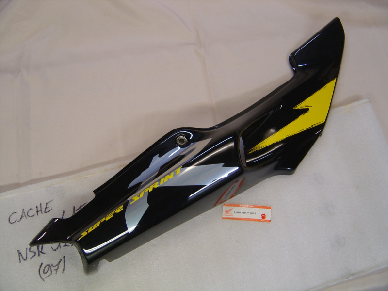 Cache latéral droit Honda NSR125 1997 - Référence 83510KBSW00ZB