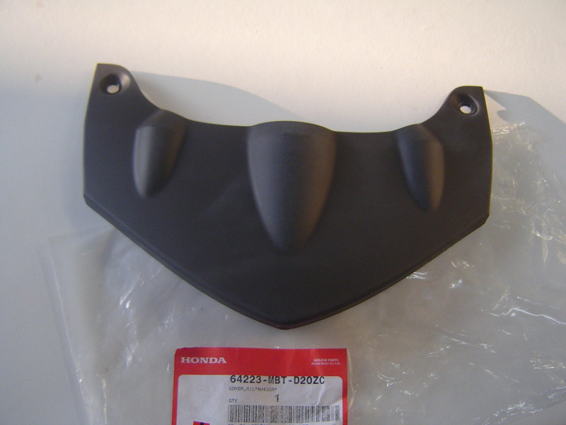 Cache Dessous de Phare Honda XL1000V 2003-2006 | Réf. 64223MBTD20ZC