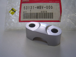 Pontet supérieur de guidon de XL125V 01-03