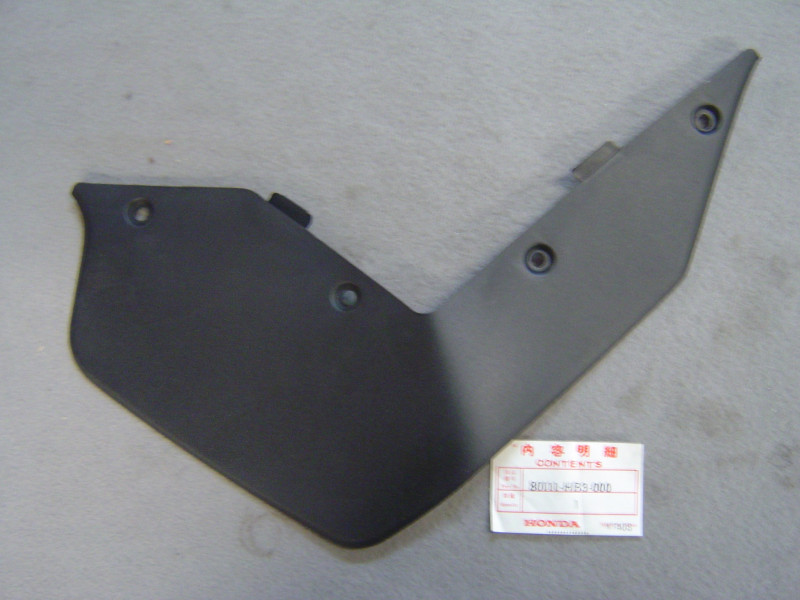 Bavette AR droite garde-boue Honda TRX200 86 - Réf. 80111HB3000