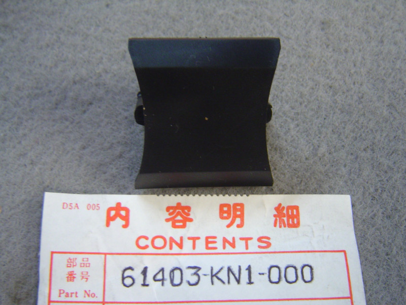 Enjoliveur Support Klaxon Honda NTV650 Europe | 61403KN1000