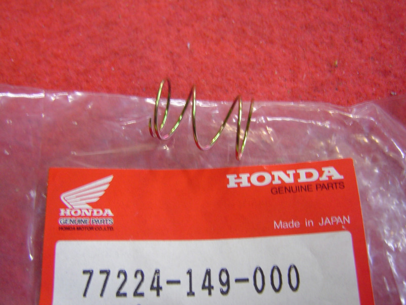 Ressort verrouillage capot selle Honda CB50 - Réf. 77224149000