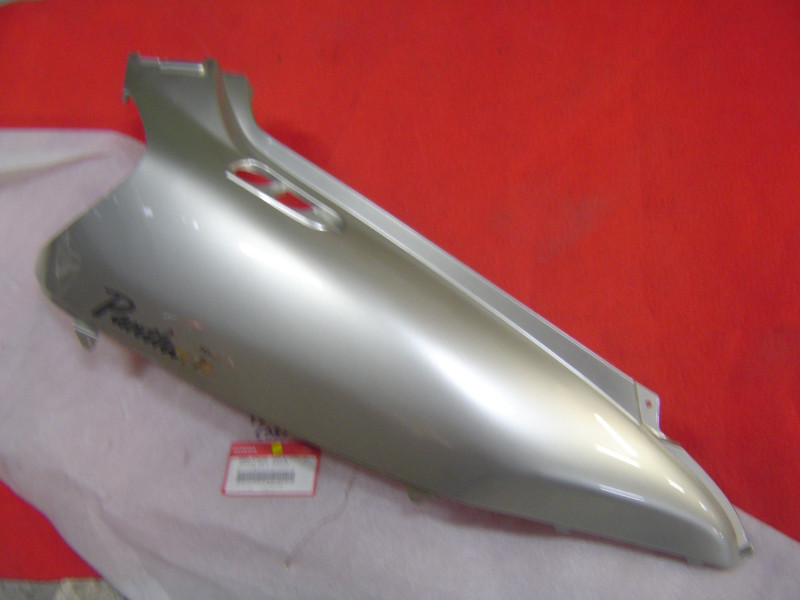 Cache Latéral AR Droit Honda FES125 98/00 NH295 | Réf. 83400-KEY-900ZA