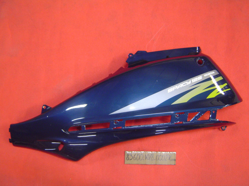 Cache latéral AR gauche Honda CH125 Spacy 94/96 B142P occasion