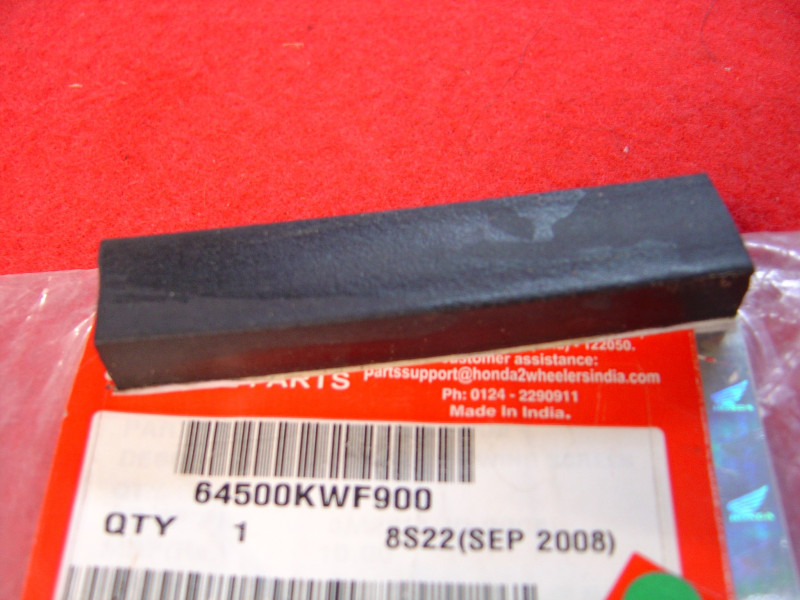 Mousse (A) Pare-Brise Honda CBF125 09/13 - Réf 64500KWF900