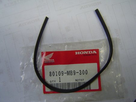Caoutchouc garniture garde-boue arrière Honda GL1100 83 – 80109MB9300