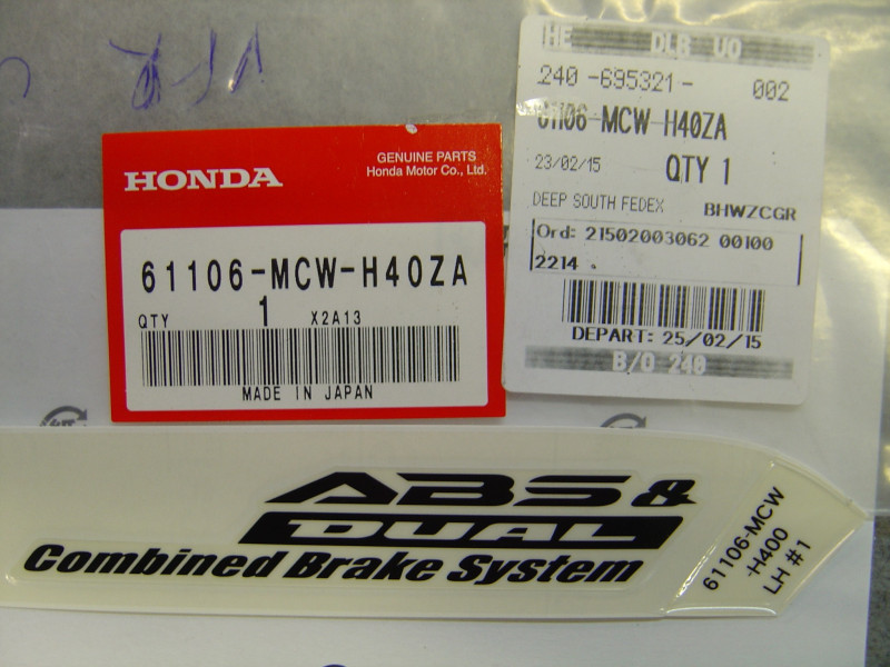Autocollant garde boue avant gauche Honda VFR800 2006