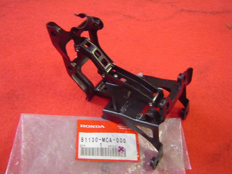 Charnière droite Honda GL1800 01/10 - Réf 81130MCA000