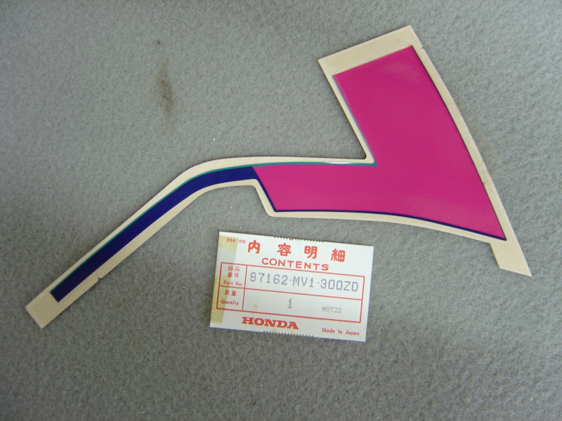 Décor autocollant couvercle latéral Honda XRV750M 87162MV1300ZD