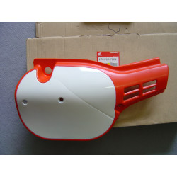 Cache latéral gauche Honda 250CR RE 84 - Réf. 83520KA3730ZA