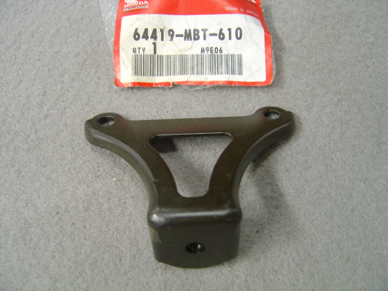 Support gauche carénage Honda XL1000V - Réf. 64419MBT610