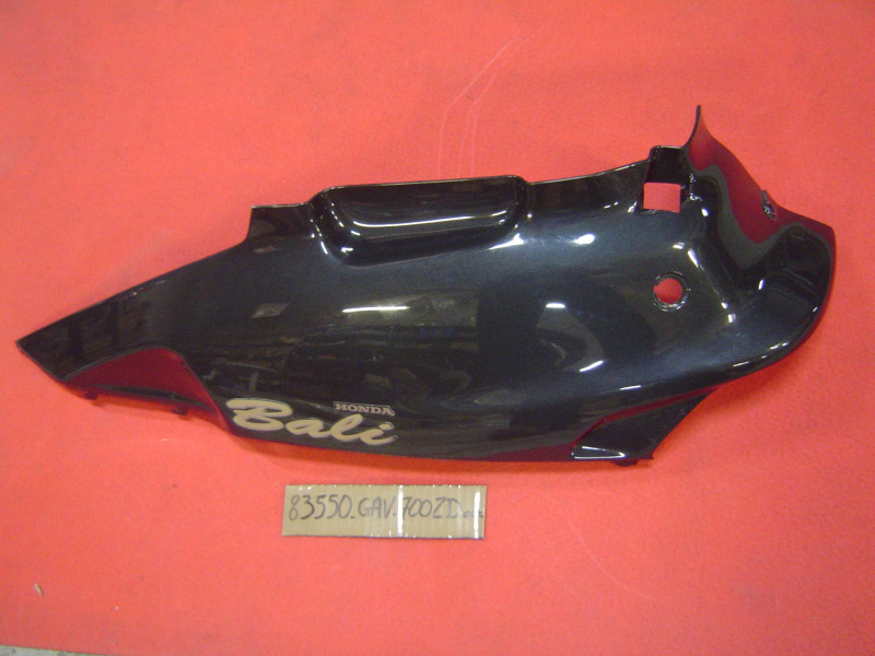 Cache latéral AR gauche Honda SJ50 Bali 93 NH217 - Occasion