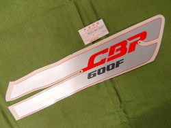 Décor autocollant de auvent inferieur de CBR600FH 87 coté droit code couleur