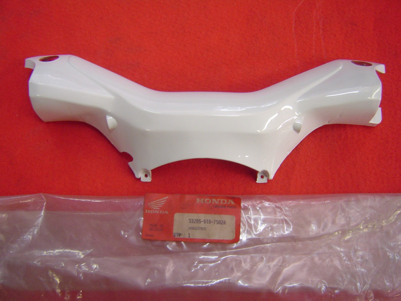 Capotage phare supérieur Honda PK50 90/91 NH196R | 53205GT8750ZA