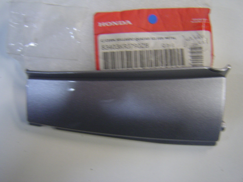Cache Charnière Siège Honda FES125 07-09 Couleur NHA48M