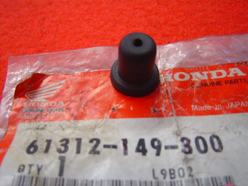 Caoutchouc support de phare Honda CB125T – Réf. 61312-149-300