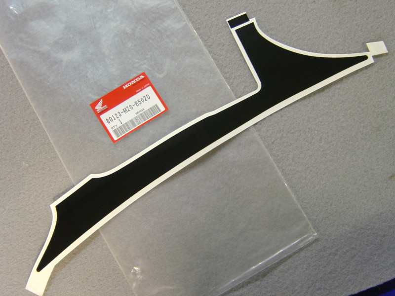 Décor autocollant auvent AR Honda VT600CT 96 - Réf. 80123MZ8B50ZD