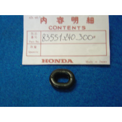 Caoutchouc cache latéral Honda référence 83551-240-300