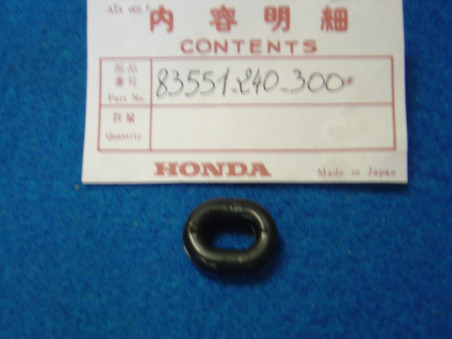 Caoutchouc cache latéral Honda référence 83551-240-300