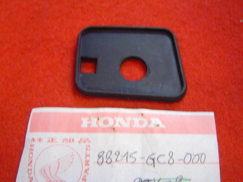 Caoutchouc appui rétro gauche Honda NH50 NH80 - 88215GC8000