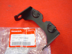 Charnière (B) selle biplace Honda Forza NS300 13/16 - 77121K04930