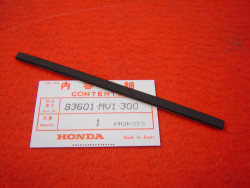 Joint mousse boîte à outils Honda XRV750 90/92 - 83601MV1300