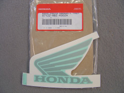Autocollant gauche réservoir Honda CB600F 2003-2004 | 87122MBZK00ZA