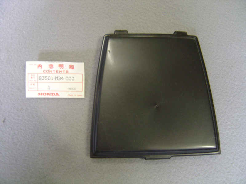 Couvercle Boîte à Outils Honda VF1100C – Réf. 83501MB4000