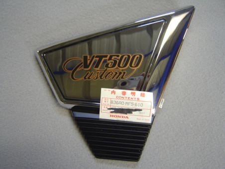 Cache latéral droit Honda VT500C 83 – Réf. 836A0MF5610