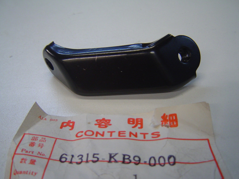 Patte appui phare droite Honda XL125RC - Réf. 61315KB9000