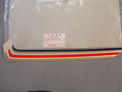 Décor Autocollant Profilage Supérieur Droit Honda VF1000RG