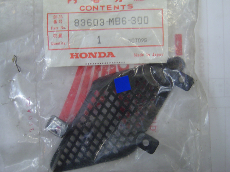 Garniture cache gauche Honda VF1000F 84 – Réf. 83603MB6300