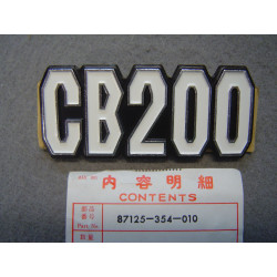 Emblème cache latéral droit Honda CB200 – Réf. 87125-354-010