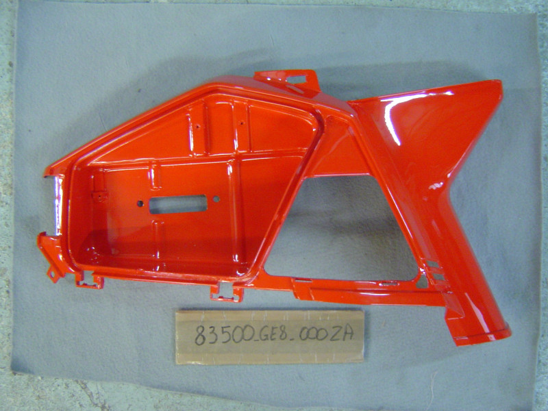 Carénage latéral droit Honda NB50ME R110 - Réf. 83500GE8000ZA