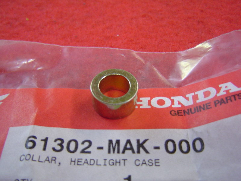 Entretoise cuvelage phare avant Honda – Réf. 61302MAK000