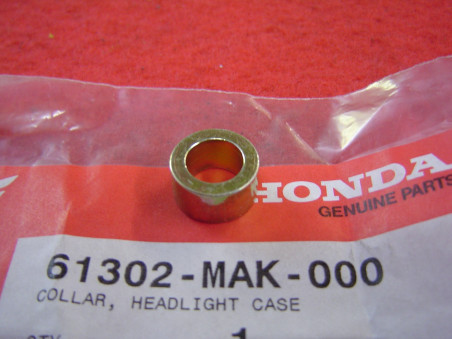 Entretoise cuvelage phare avant Honda – Réf. 61302MAK000