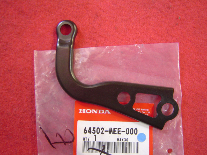 Support (b) tête de fourche D Honda CBR600 03-06 | 64502MEE000