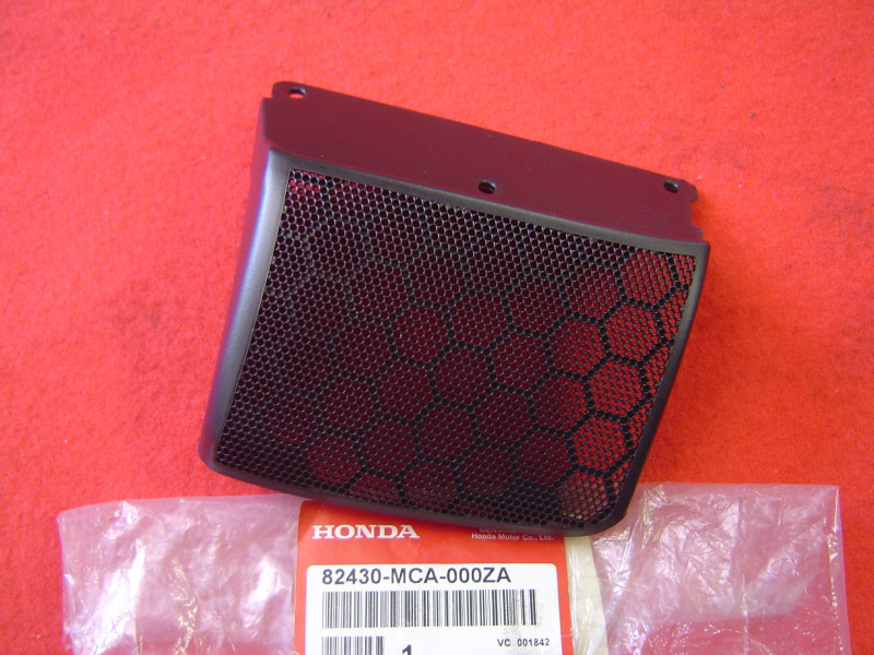 Grille haut-parleur accoudoir gauche Honda GL1800 - 82430MCA000ZA