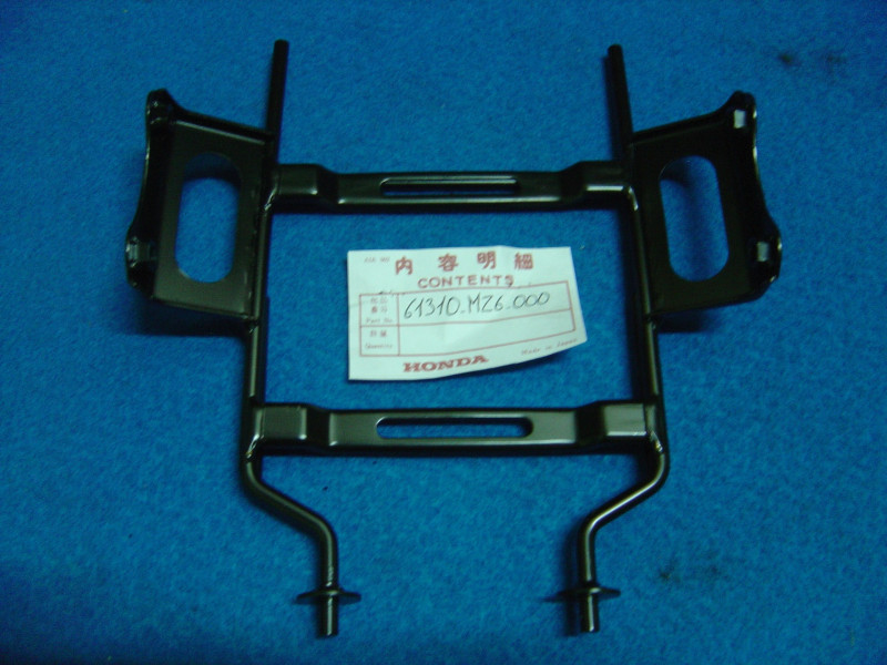 Support de phare Honda NTV650P 93 – Réf. 61310MZ6000