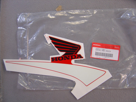 Autocollant réservoir droit NSR125R1 Honda R127 – 83548KBSD00ZA