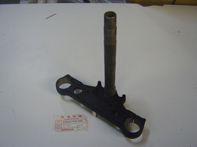 Té inférieur de fourche Honda VF750CH - Réf. 53200MN0000