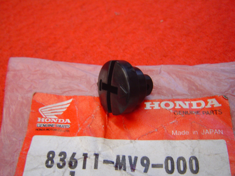 Verrou Cache Latéral Honda CBR600 91/97 – Réf. 83611-MV9-000