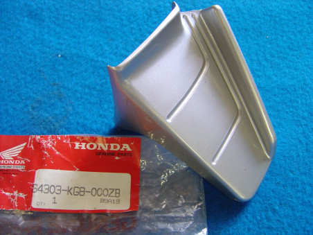 Spoiler inférieur gauche carénage AV Honda NH125 83 - NH-131M