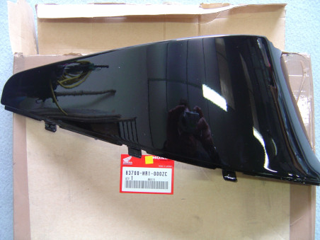 Cache latéral gauche Honda VT600C 1991 noir NH1 – Réf. 83700MR1000ZC