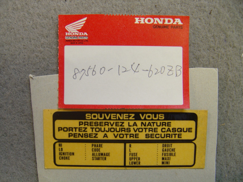 Autocollant Sécurité Honda DAX ST70C 82 | Réf. 87560-124-620ZB
