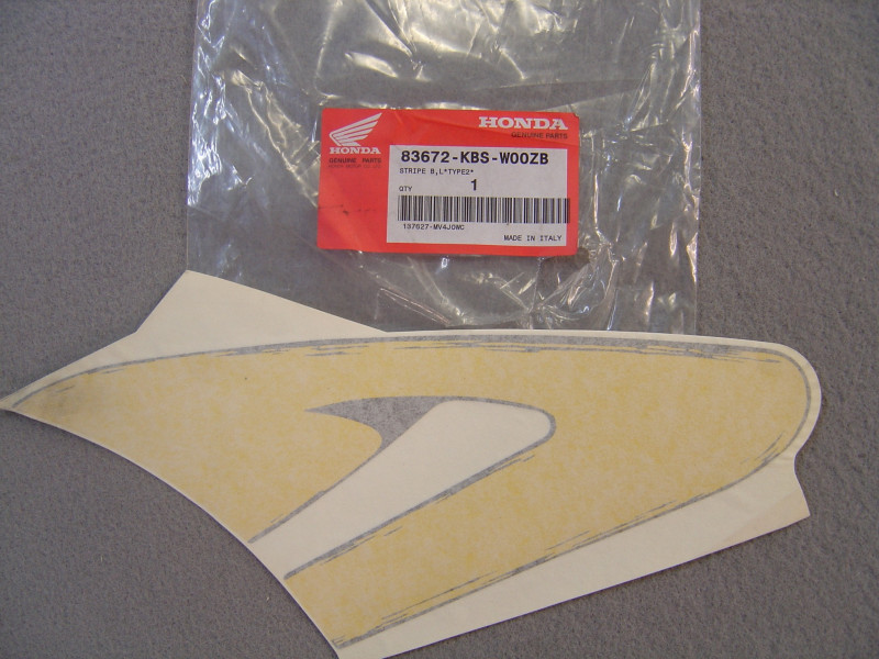 Autocollant réservoir gauche Honda NSR125RV 1997 – 83672KBSW00ZB