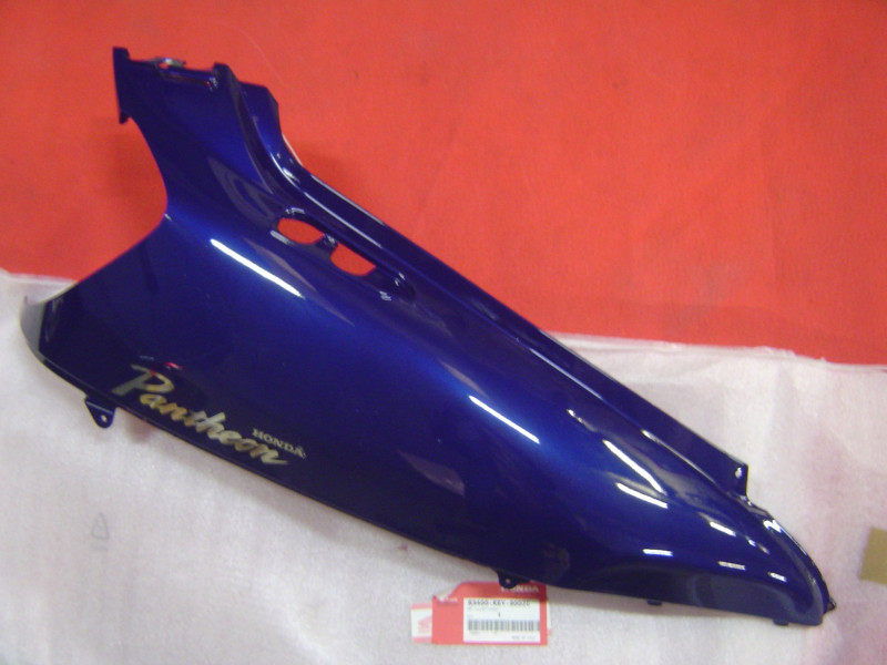 Cache latéral AR droit Honda FES125 98/00 occasion - PB171