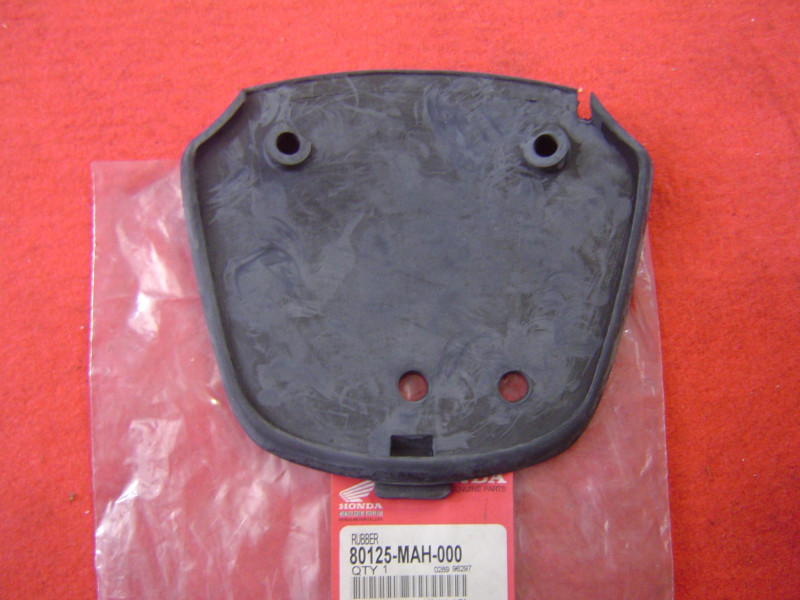 Embase caoutchouc feu arrière Honda VT1100C 80125MAH000